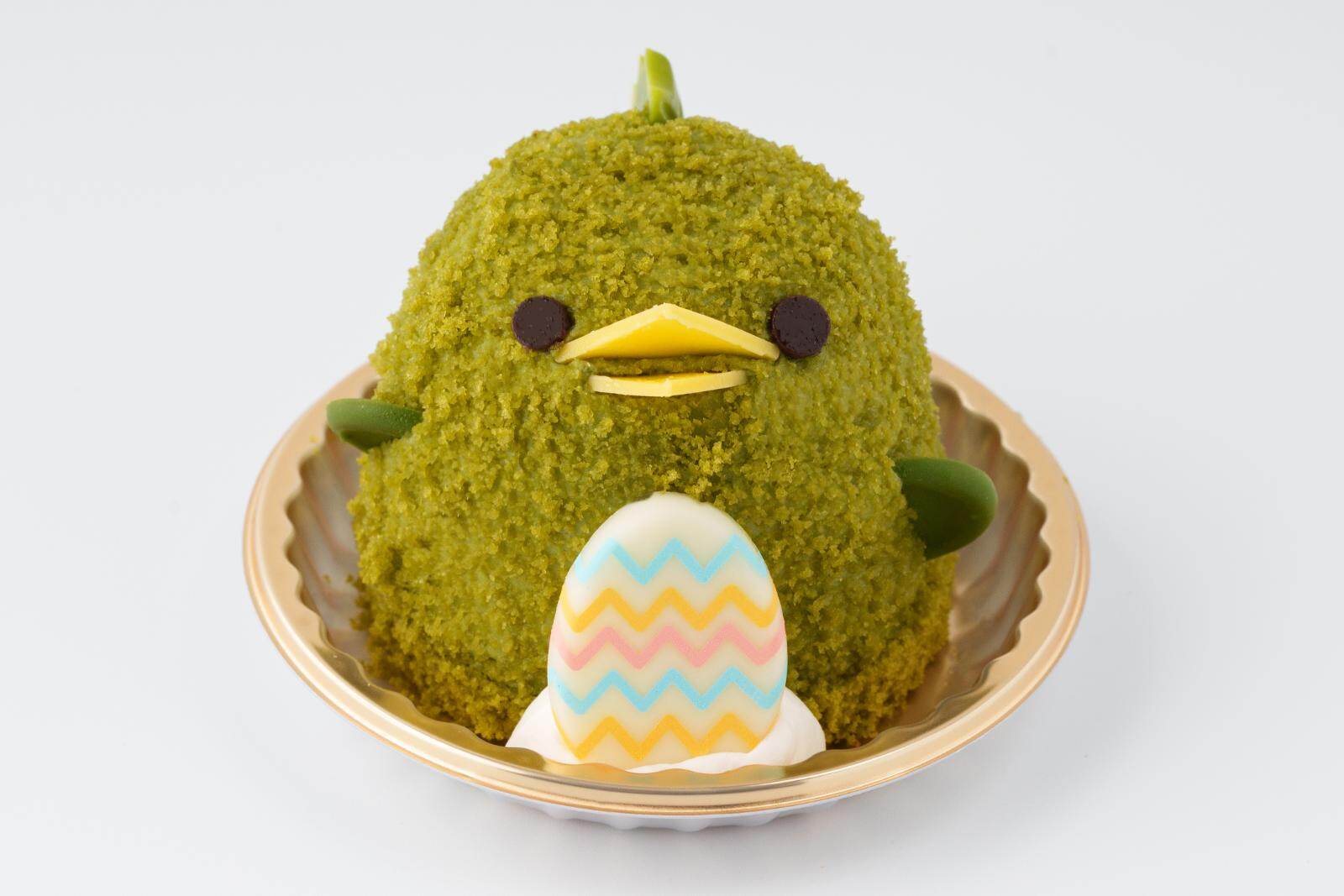 ぴよりん｜ひよこ型スイーツ「恐竜ぴよりん」羊羹を抹茶ババロアで包んだ和ケーキ、“とげとげ”＆卵型チョコをオン