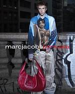 マーク ジェイコブス“ニューヨークの街並み柄”バッグ＆人形フープピアス、モワローラとコラボ｜写真12