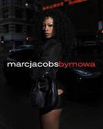 マーク ジェイコブス“ニューヨークの街並み柄”バッグ＆人形フープピアス、モワローラとコラボ｜写真1