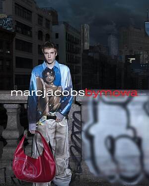 マーク ジェイコブス“ニューヨークの街並み柄”バッグ＆人形フープピアス、モワローラとコラボ｜写真13