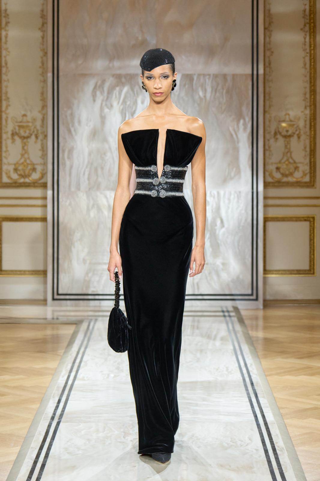 Giorgio Armani ドレス 38 アルマーニ ジョルジオ アルマーニ プリヴェ」――官能ときらめきが奏でる
