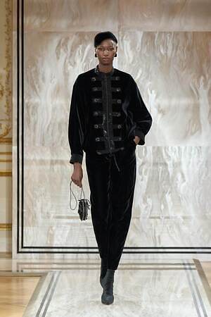 ジョルジオ アルマーニ プリヴェ(GIORGIO ARMANI PRIVÉ) 2025-26年秋冬ウィメンズコレクション  - 写真25