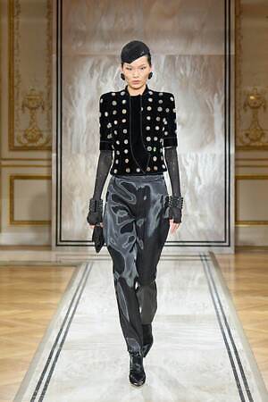 ジョルジオ アルマーニ プリヴェ(GIORGIO ARMANI PRIVÉ) 2025-26年秋冬ウィメンズコレクション  - 写真38