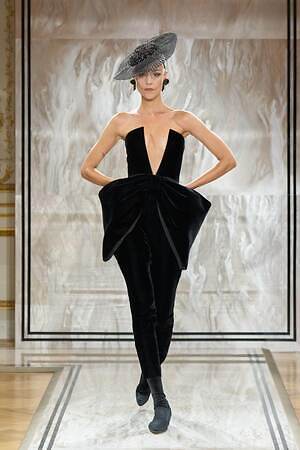 ジョルジオ アルマーニ プリヴェ(GIORGIO ARMANI PRIVÉ) 2025-26年秋冬ウィメンズコレクション  - 写真76