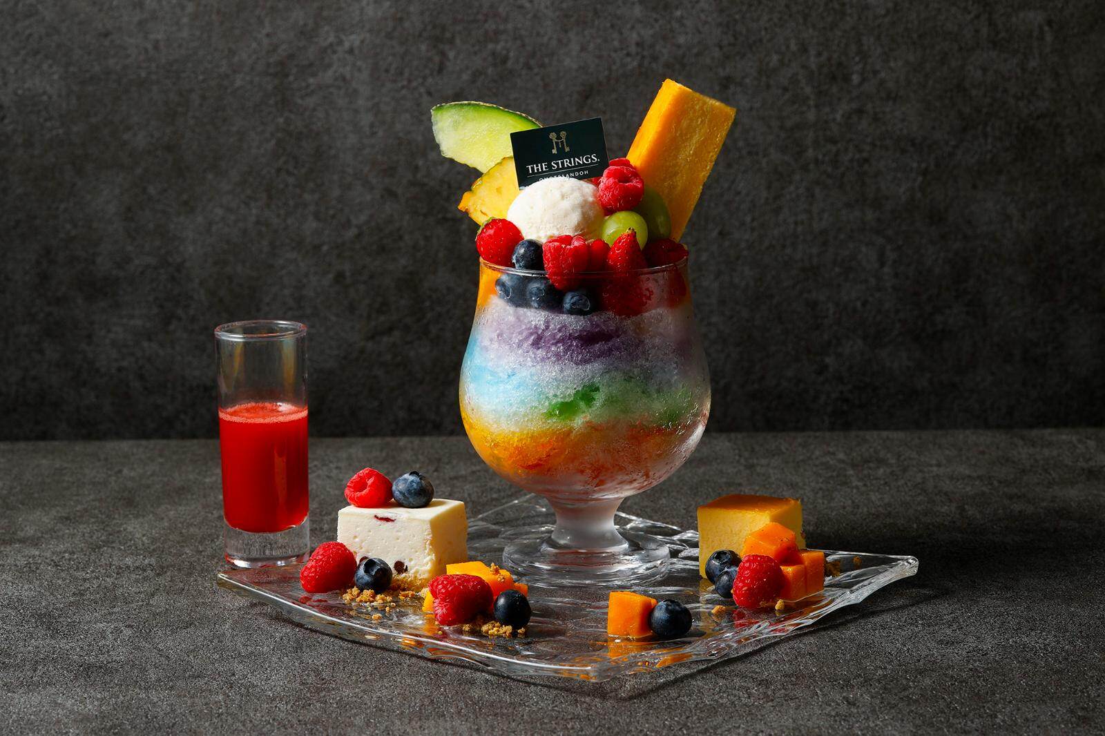 「アメリカンドリーム・レインボーかき氷パフェ」3,800円※サービス料別15％ 