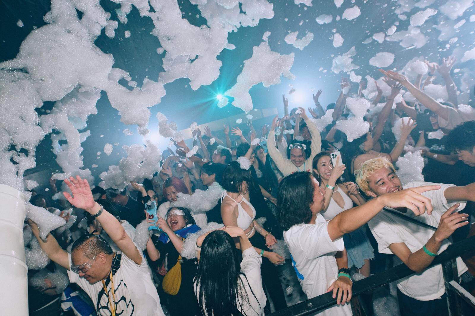 “泡まみれ”体験型イベント「泡パ」渋谷で、大量の泡と楽しむダンスミュージック｜写真4