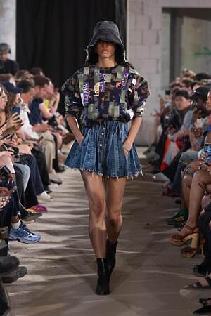 ブジガヒル(BUZIGAHILL) 2026年春夏ウィメンズ&メンズコレクション  - 写真24