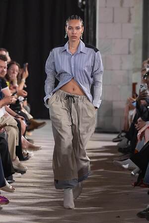 ブジガヒル(BUZIGAHILL) 2026年春夏ウィメンズ&メンズコレクション  - 写真25