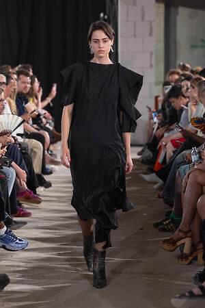 ブジガヒル(BUZIGAHILL) 2026年春夏ウィメンズ&メンズコレクション  - 写真37