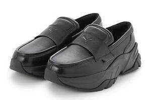 リリー ブラウン×プーマ「ローファー」クラシックな合皮アッパーにハイキング風の厚底ソール