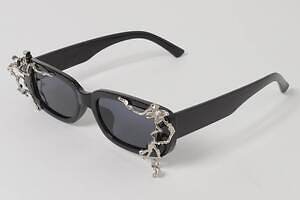 リミ フゥ“架空の生物”付きサングラス＆ベルト風カチューシャ、ほつれ加工のセットアップも