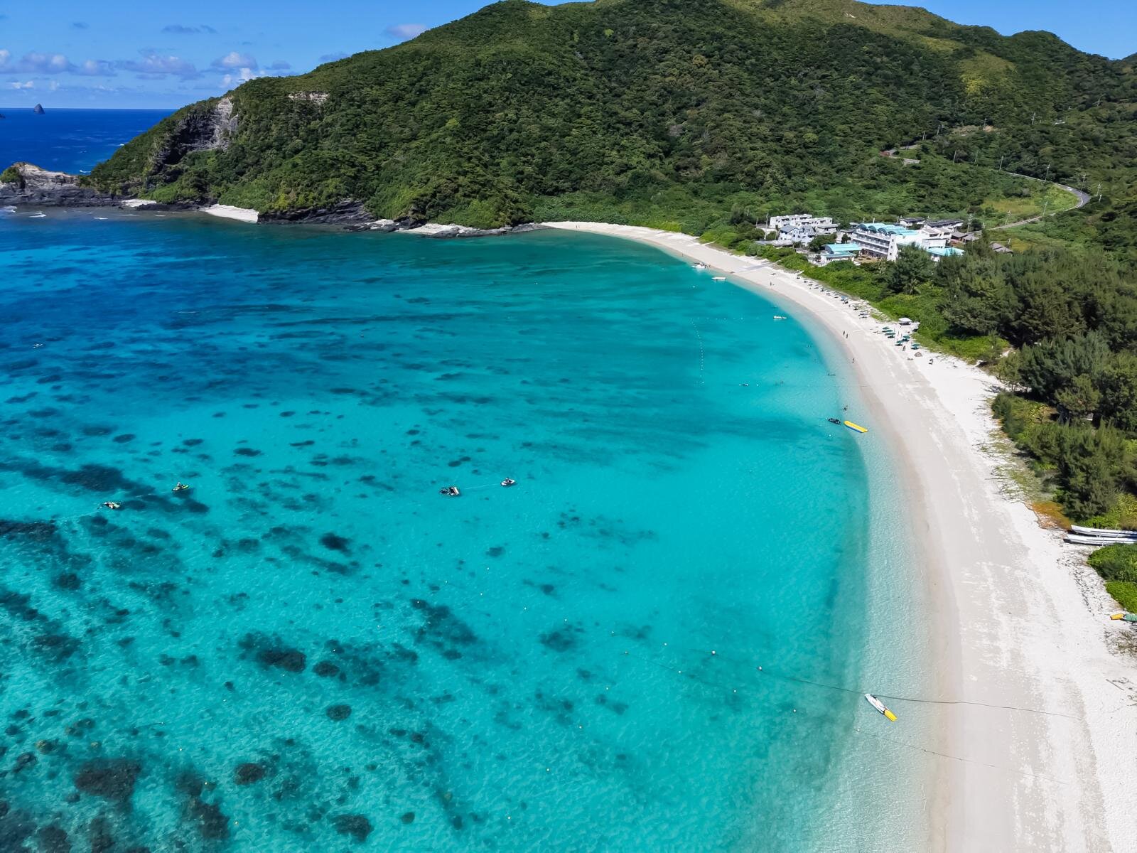 慶良間諸島・渡嘉敷島、ワイルドな地形に絶景ビーチ｜写真6