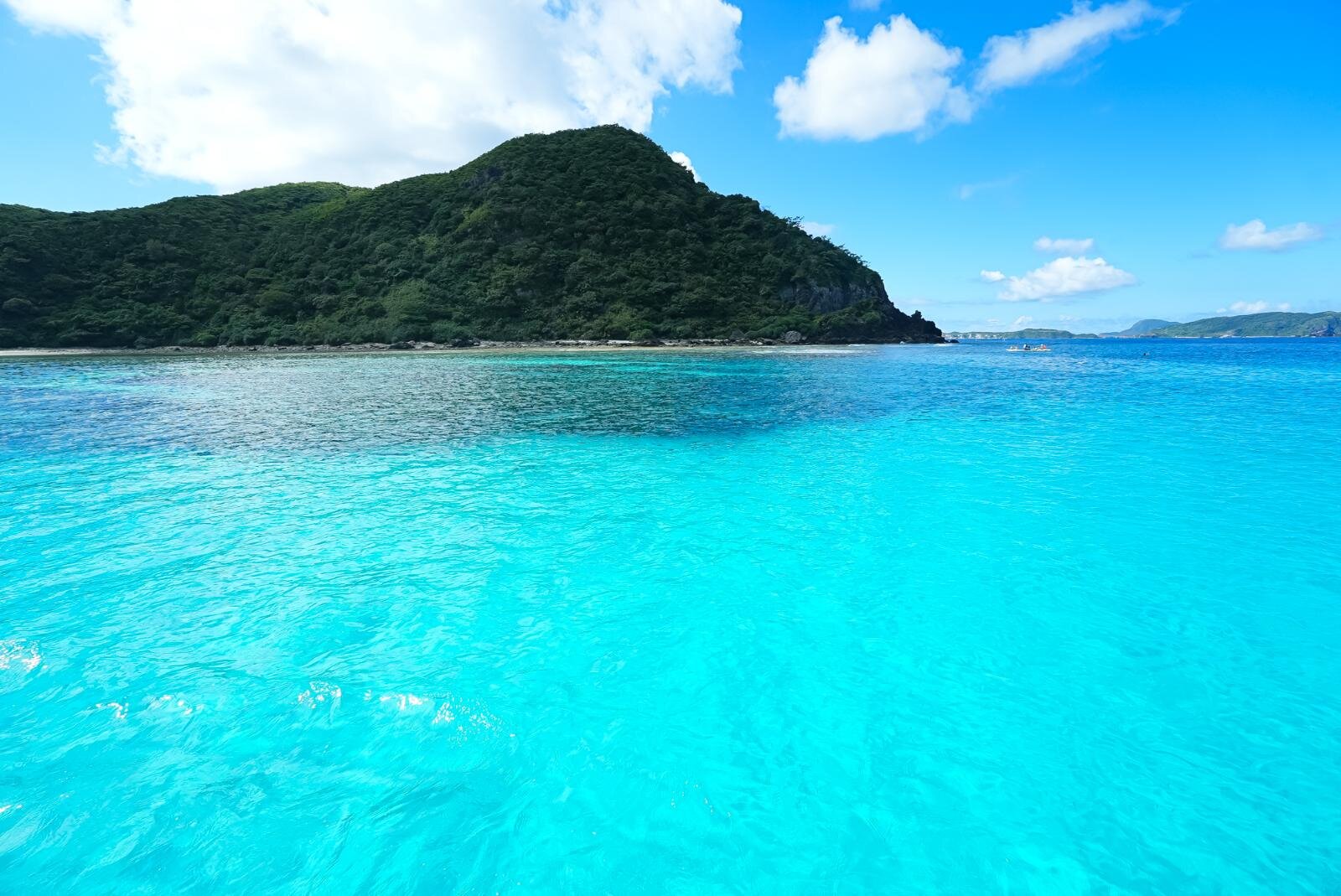 慶良間諸島・渡嘉敷島、ワイルドな地形に絶景ビーチ｜写真5