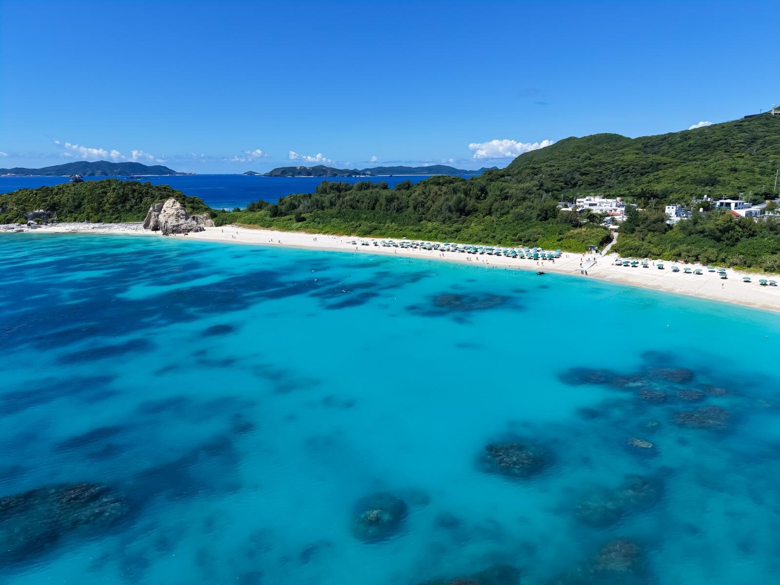 慶良間諸島・渡嘉敷島、ワイルドな地形に絶景ビーチ｜写真14