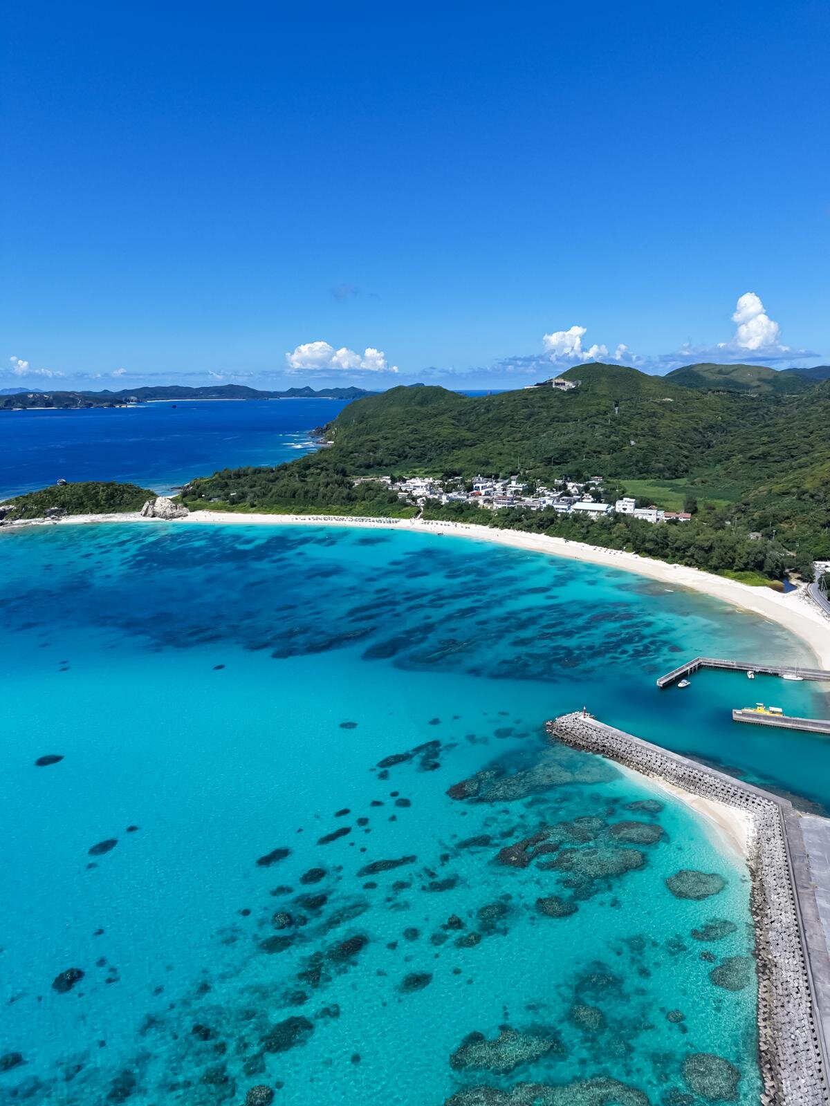 慶良間諸島・渡嘉敷島、ワイルドな地形に絶景ビーチ｜写真12