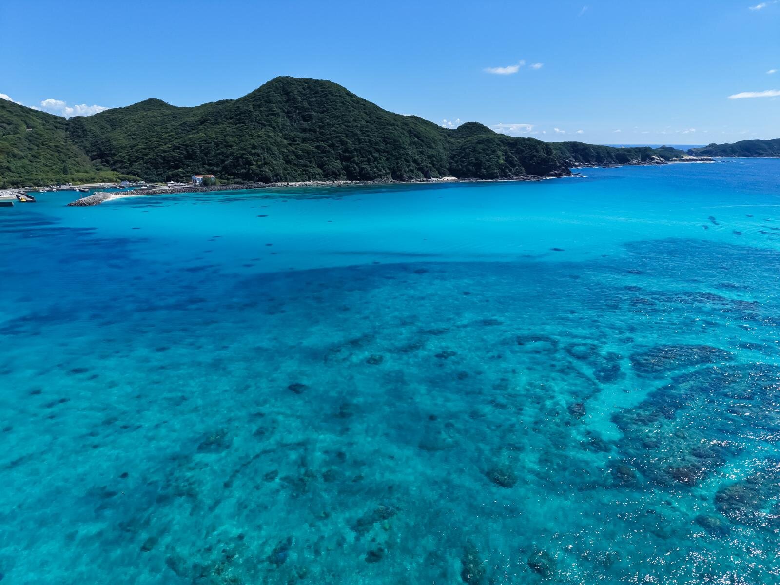 慶良間諸島・渡嘉敷島、ワイルドな地形に絶景ビーチ｜写真20