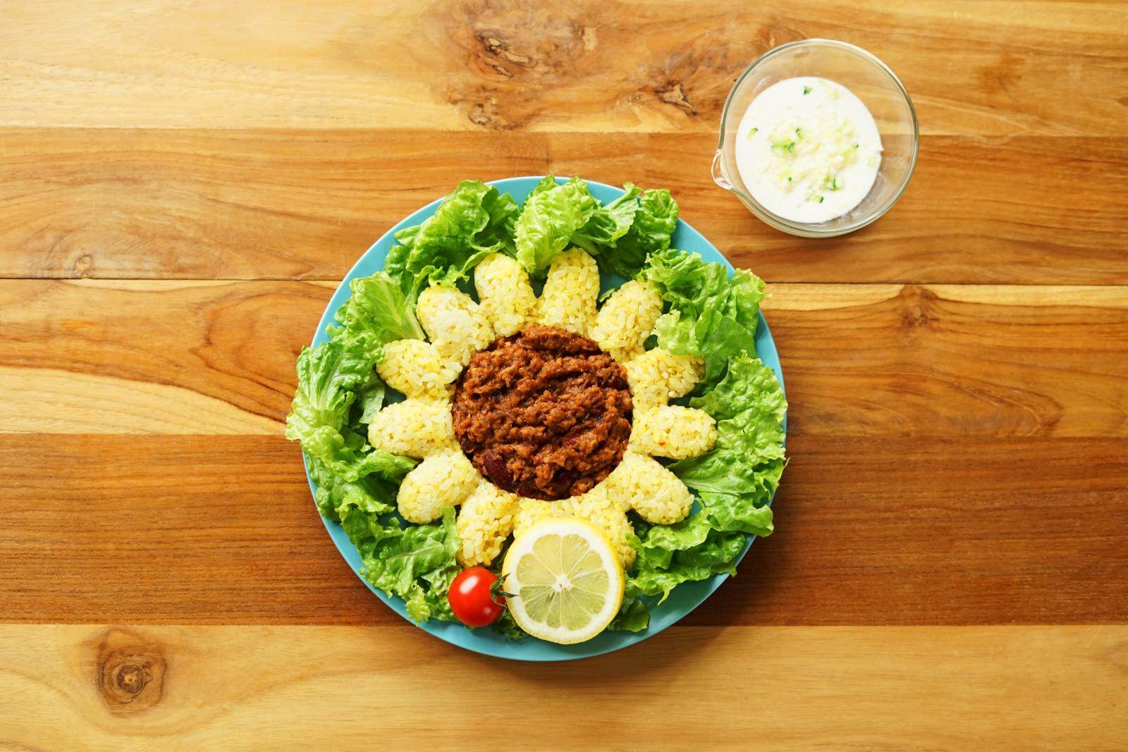 「ひまわりタコライス」単品 1,580円、ドリンクセット 2,020円／向日葵ミニソーダ付 2,240円