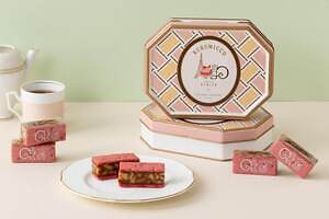 鎌倉紅谷×ピエール・エルメ・パリ、ローズ香る「イスパハン クルミッ子」“まるで宝石箱”な八角形缶で