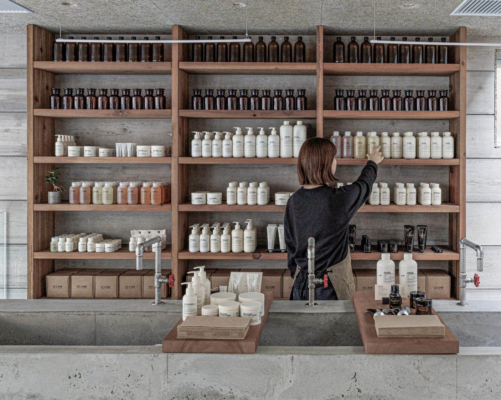 ル ラボ代官山店がリニューアル、”ウッド×ジャスミン”香るキャンドルを限定デザインで｜写真1