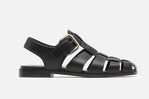 BOTTEGA VENETA レザー編み込みストラップ 赤 大人も着やすいシンプルファッション BOTTEGA VENETA レザー