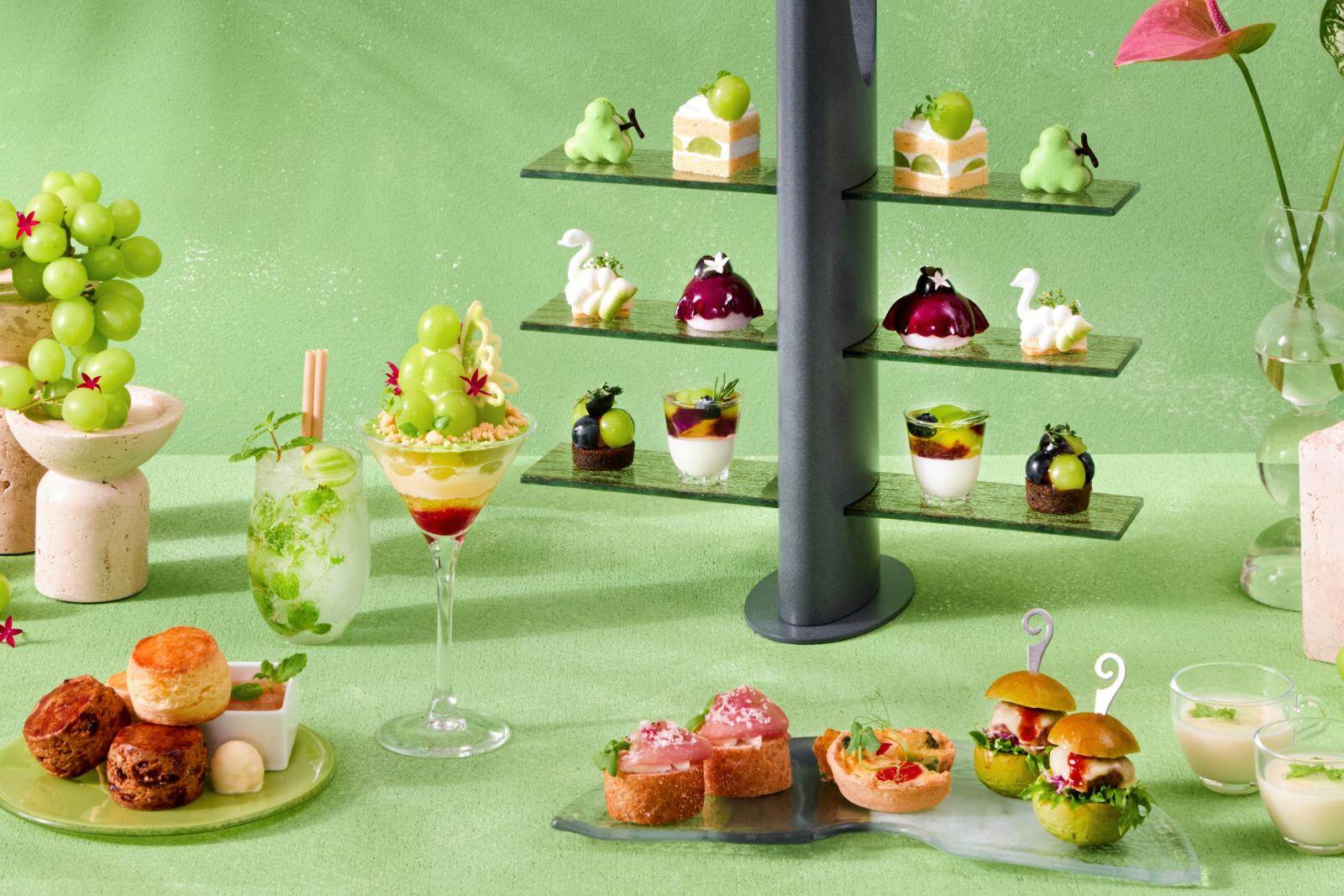 旬のフルーツ｜ザ・サウザンド京都“パフェが主役”のシャインマスカットアフタヌーンティー、白鳥ムースや葡萄タルトも