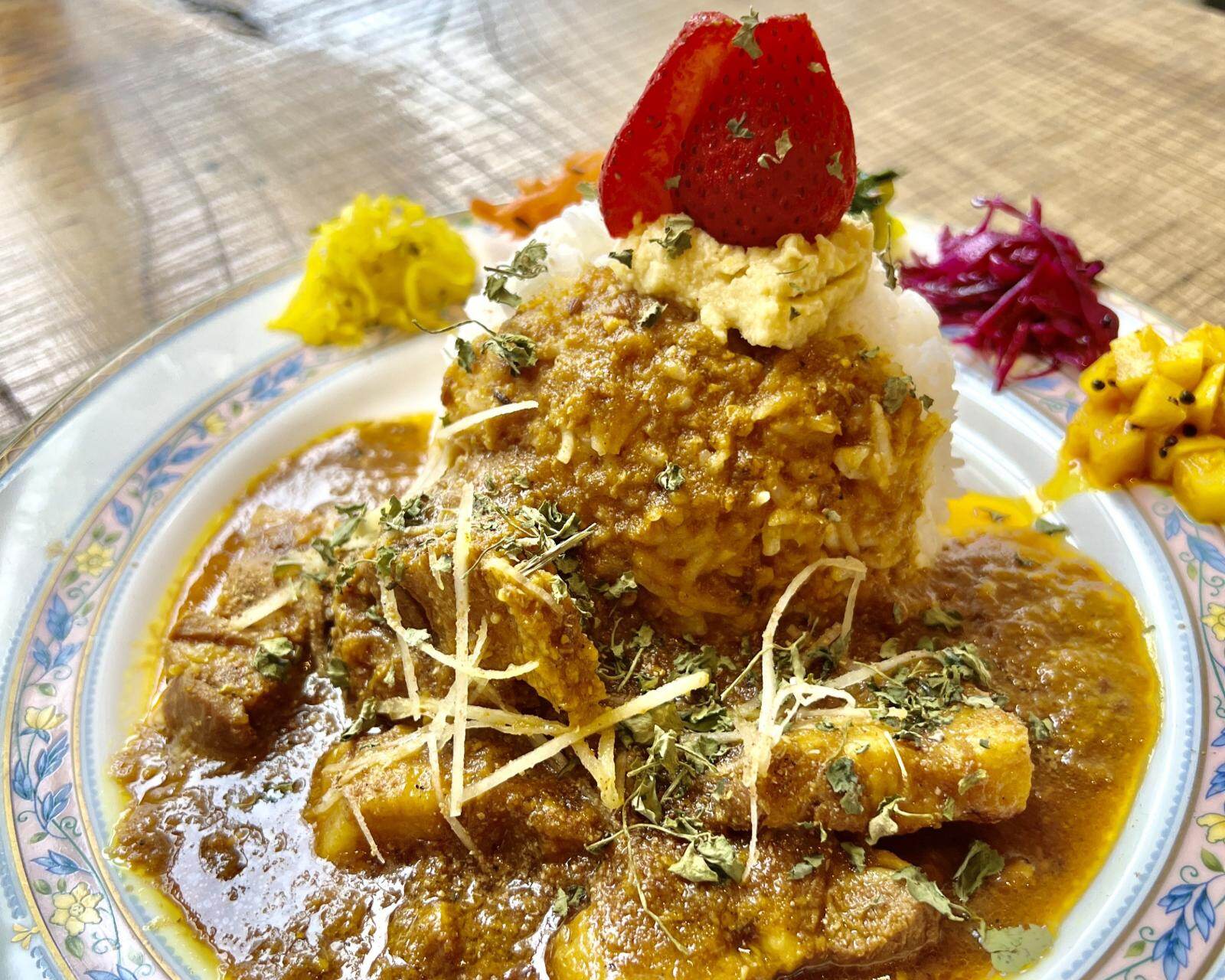 クワトロ山椒 発酵の旨味ジンジャーポークカレー 800円