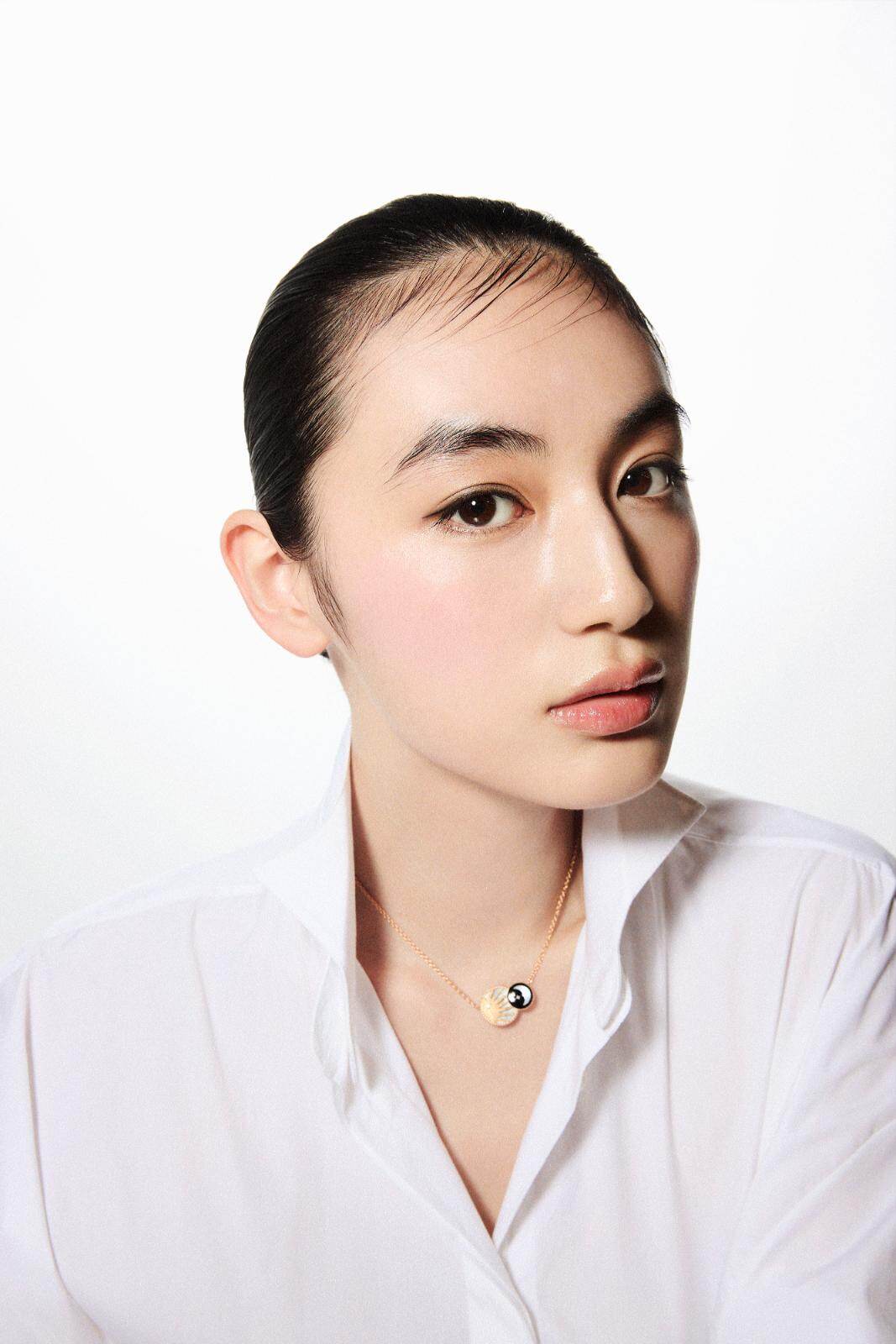ディオール バックステージ×八木莉可子、多幸感に包まれるピンク メイクにトライ｜写真5