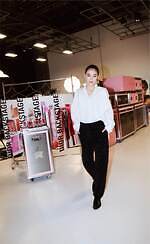 ディオール バックステージ×八木莉可子、多幸感に包まれるピンク メイクにトライ｜写真6