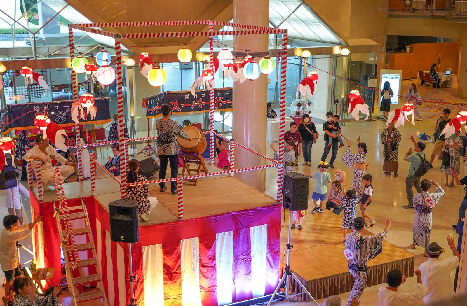 昭和レトロな“夏まつり”グランドプリンスホテル新高輪で、室内で楽しむ縁日＆屋台フード｜写真1