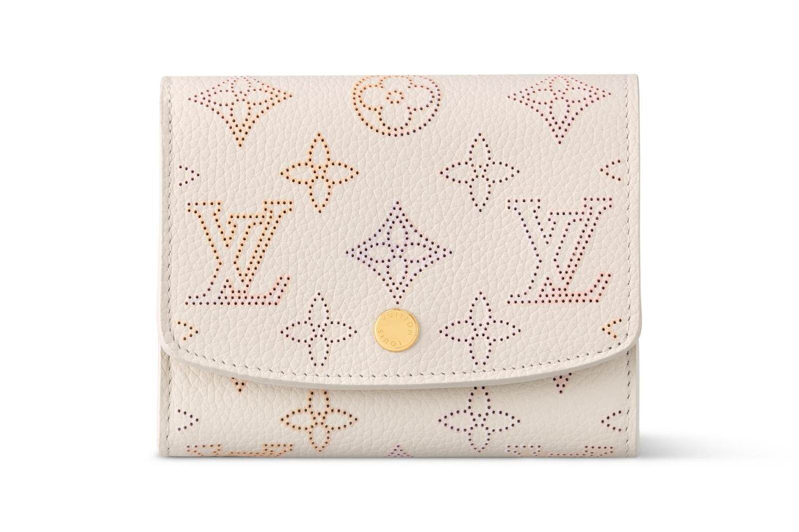 ポルトフォイユ・イリス コンパクト 151,800円 サイズ：W12×H9.5×D3 cm
