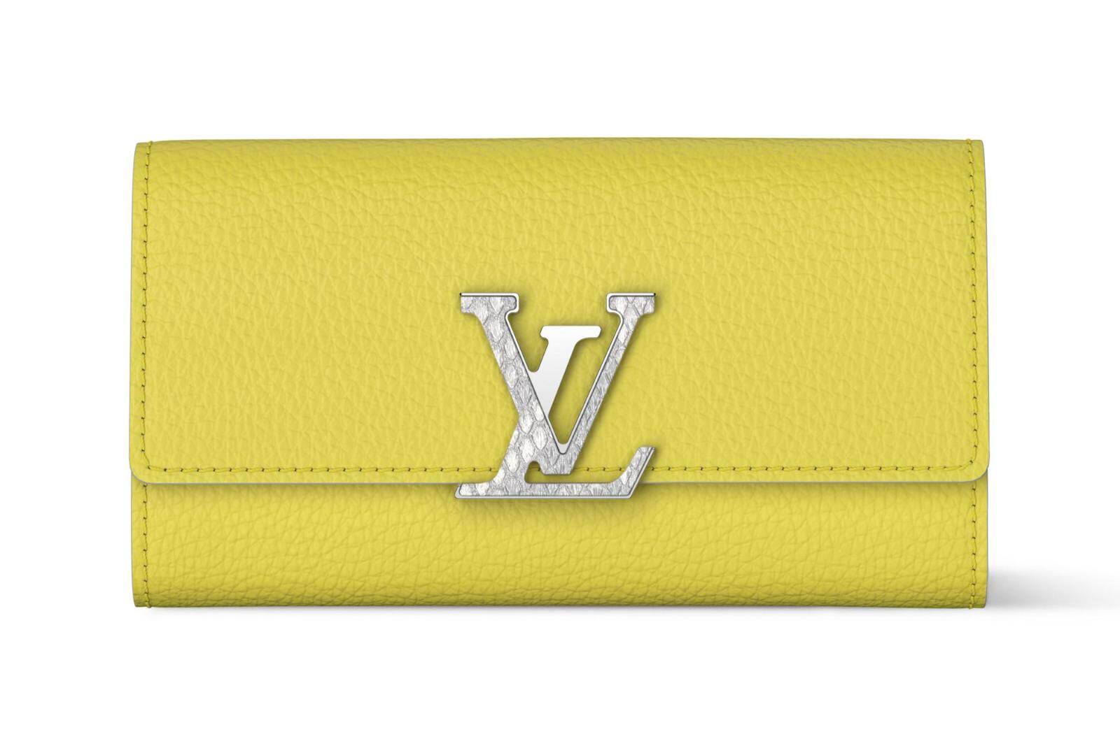 ポルトフォイユ・カプシーヌ 236,500円 サイズ：W20×H11×D2.5cm
