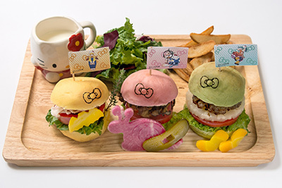 ふなっしー｜ハローキティカフェが渋谷パルコに限定オープン - アニメ「物語」シリーズとのコラボメニュー登場