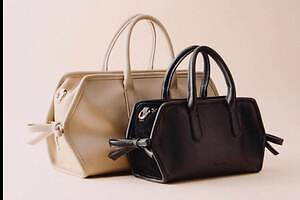 レペット“バレエシューズ”着想の新作ハンドバッグ「ガラ」リボンモチーフ×なめらかレザー