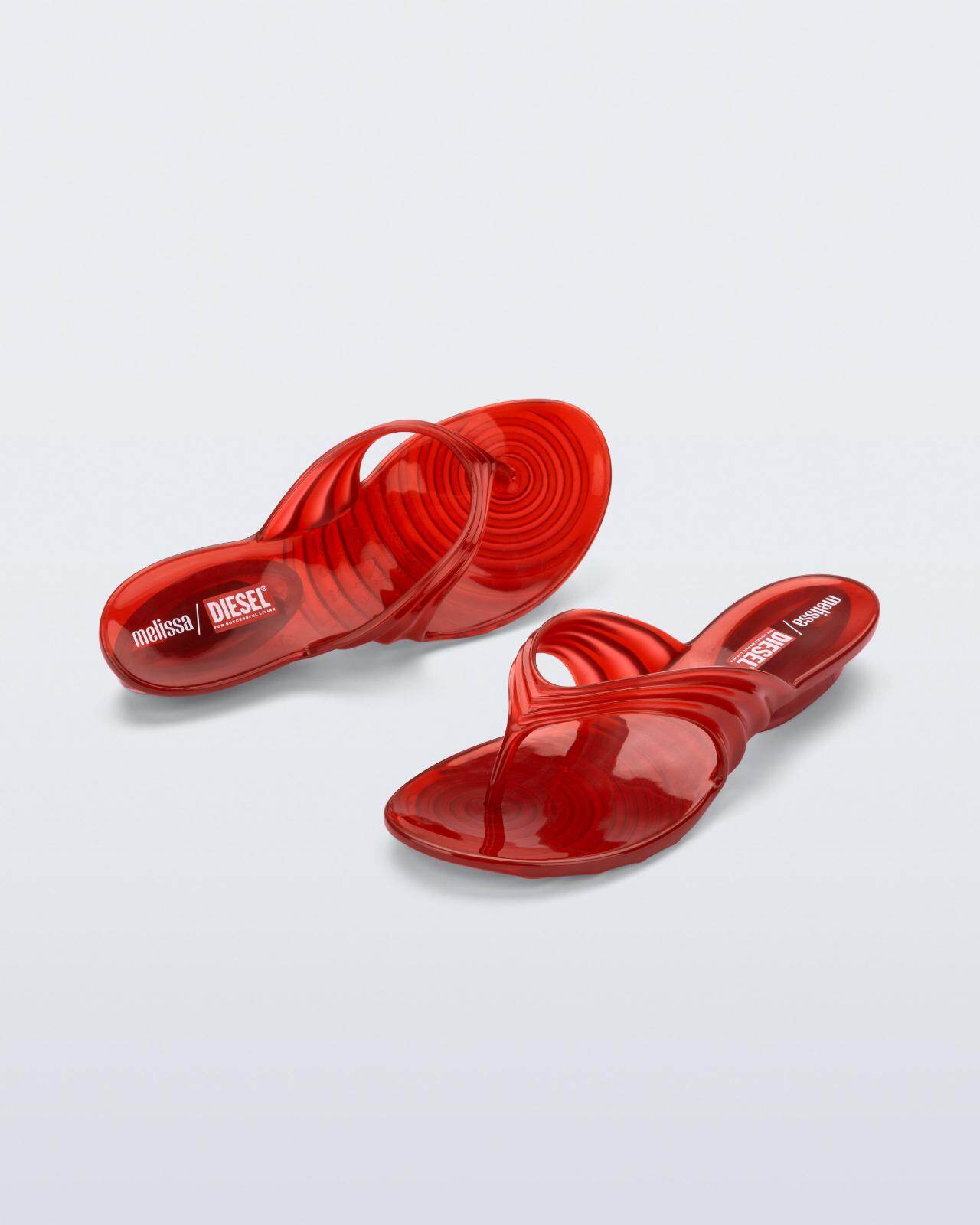 Melissa X Diesel コラボサンダル メリッサ×ディーゼル、“波形”のクリアサンダル＆彫刻的