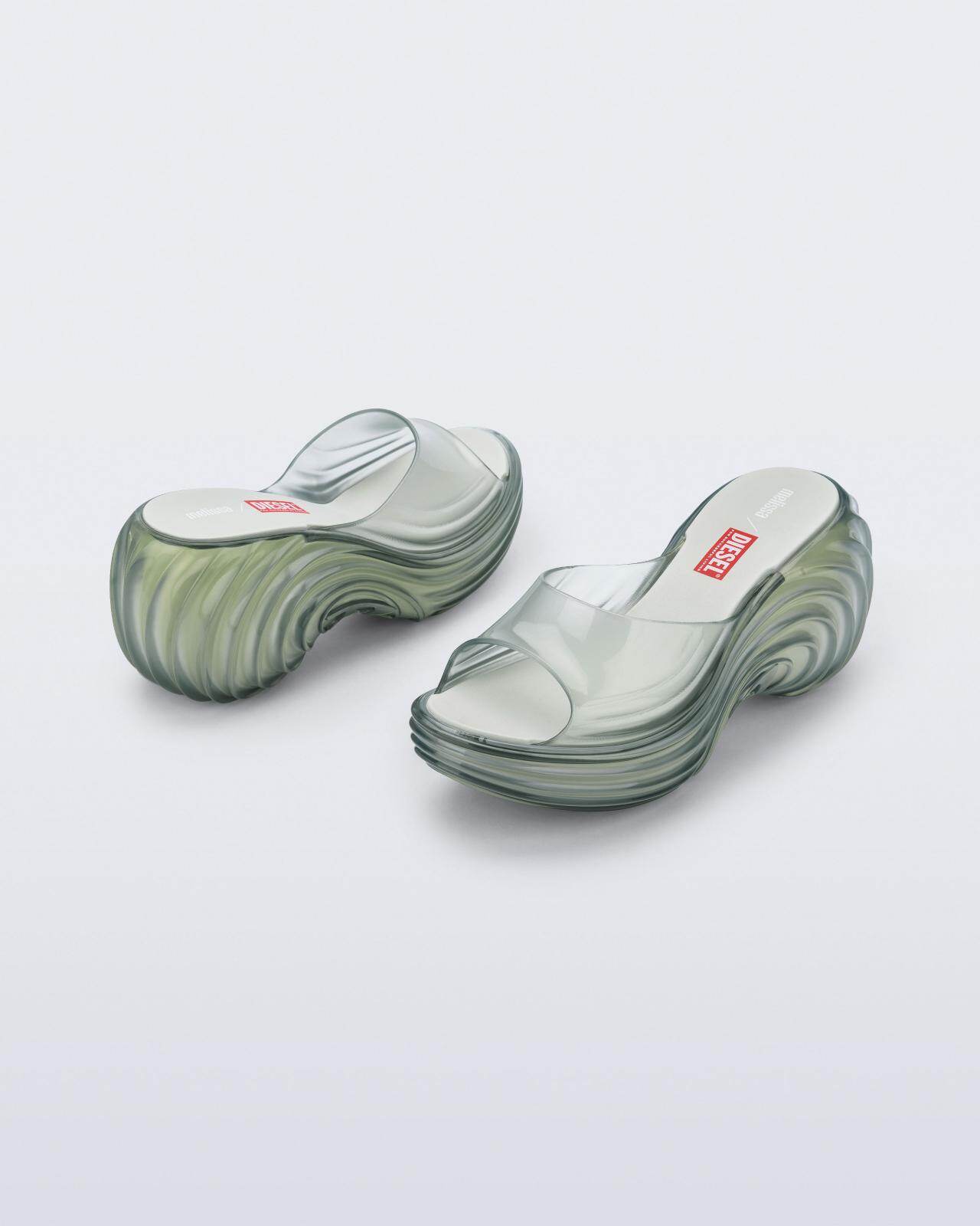 Melissa X Diesel コラボサンダル メリッサ×ディーゼル、“波形”のクリアサンダル＆彫刻的