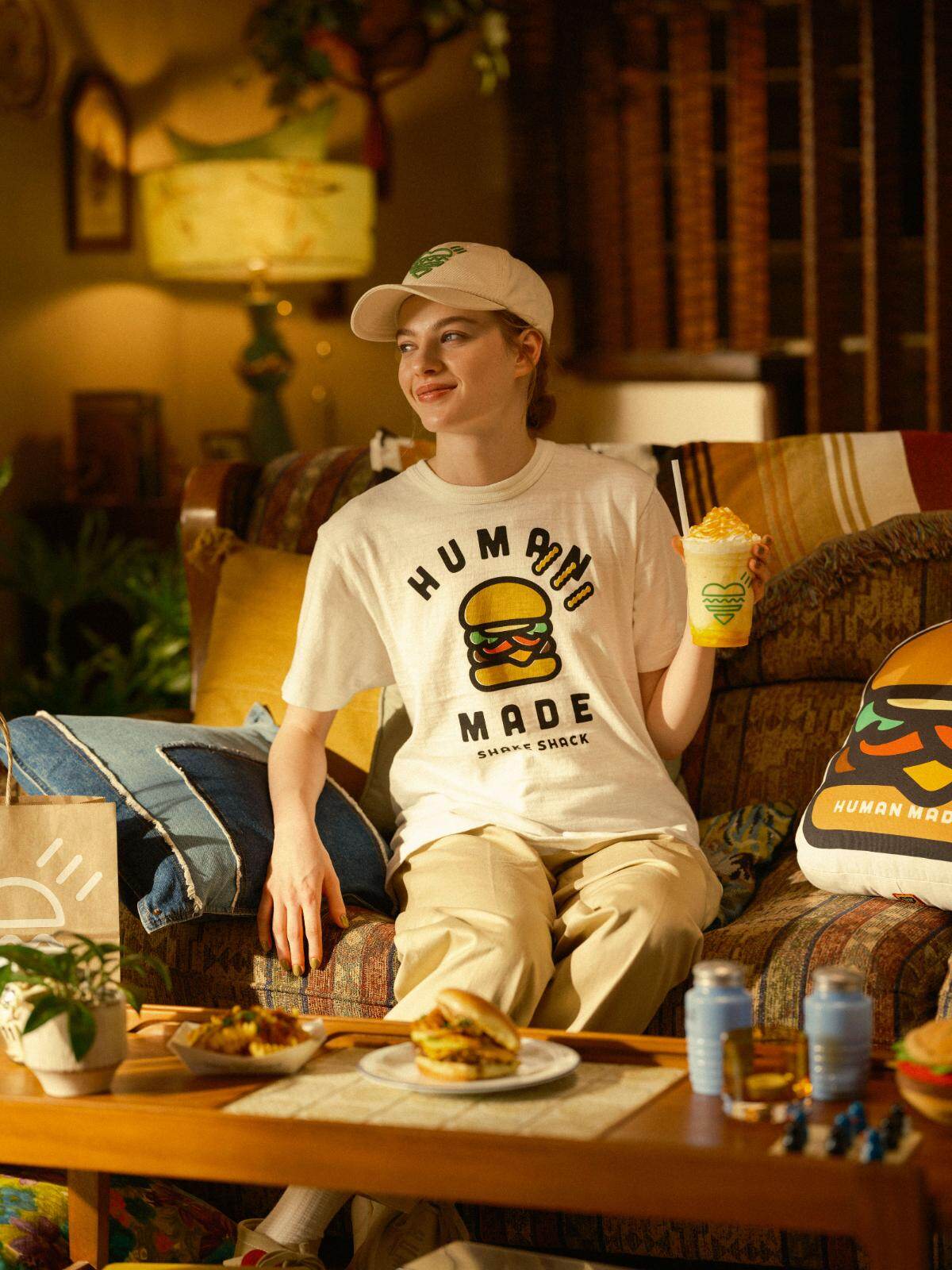 ヒューマンメイド×シェイク シャック“ハートハンバーガー”ロゴ入りTシャツやパスケース｜写真11