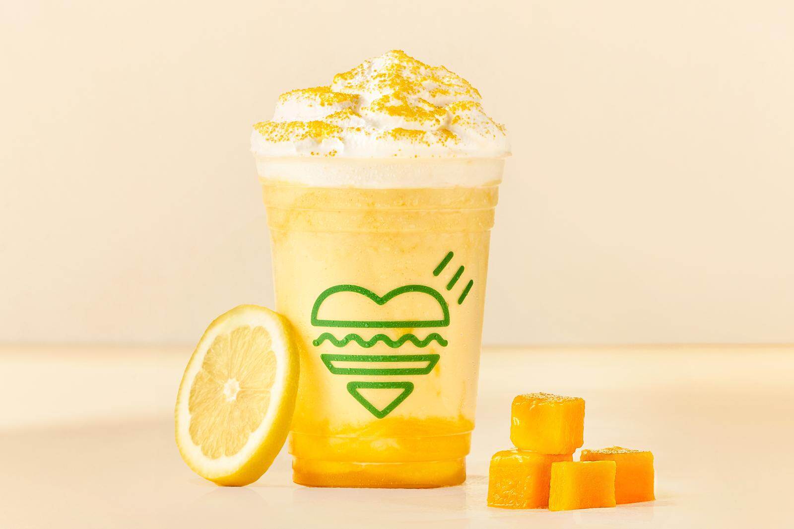 ヒューマンメイド×シェイク シャック“ハートハンバーガー”ロゴ入りTシャツやパスケース｜写真18