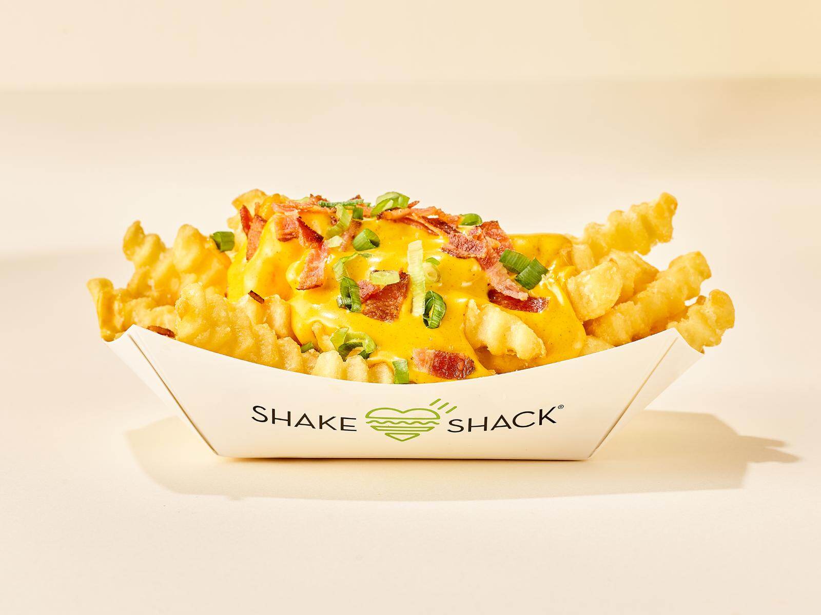 ヒューマンメイド×シェイク シャック“ハートハンバーガー”ロゴ入りTシャツやパスケース｜写真17