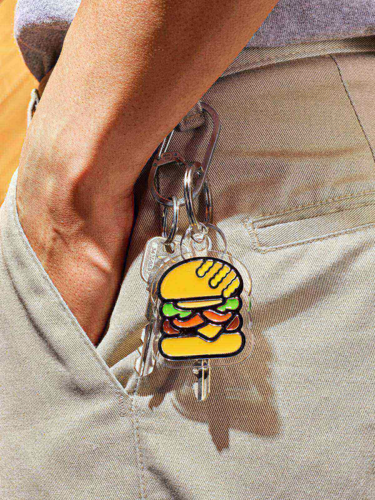 ヒューマンメイド×シェイク シャック“ハートハンバーガー”ロゴ入りTシャツやパスケース｜写真14