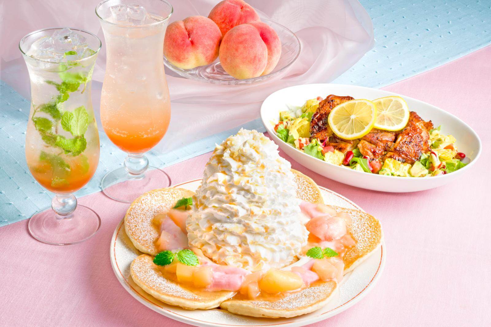 サラダ｜エッグスンシングス夏限定「白桃のパンケーキ」“ごろっと”とろける白桃×まろやかミルククリーム