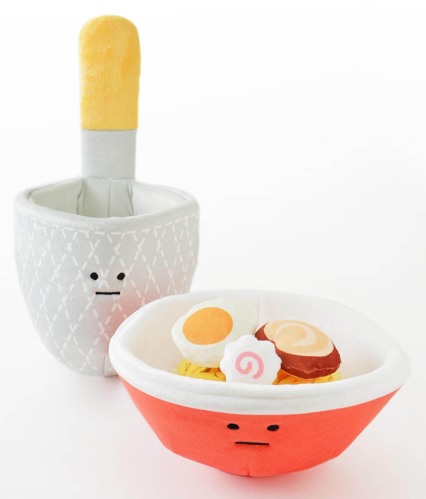 ラー博オリジナルぬいぐるみ「てぼ」3,490円 ラー博オリジナルぬいぐるみ「どんぶり」1,970円 ラー博オリジナルぬいぐるみ「4点セット(具材・麺)」1,750円