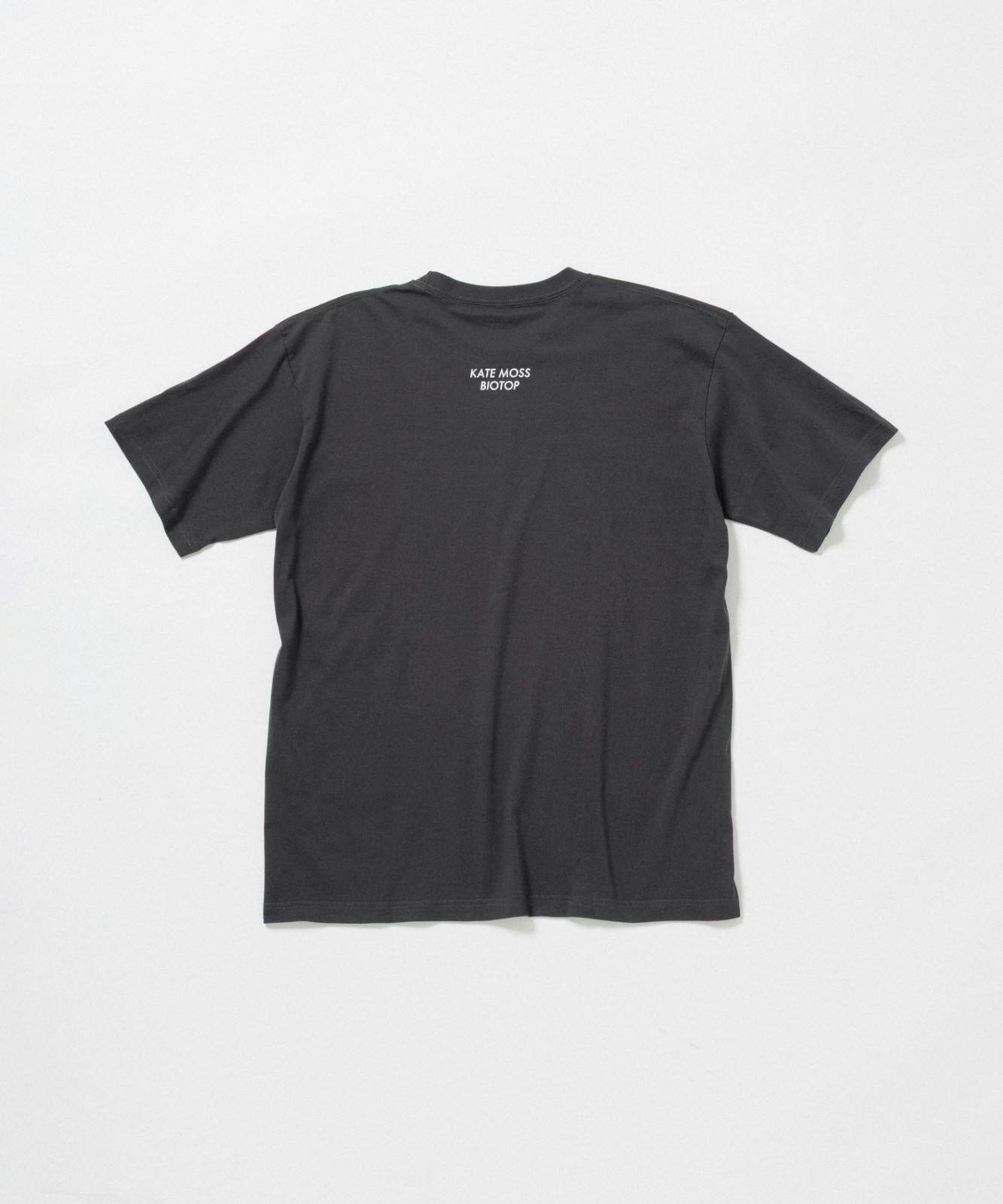 「ケイト・モス」の”モノトーン”フォトTシャツ、ビオトープ限定で｜写真7
