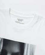「ケイト・モス」の”モノトーン”フォトTシャツ、ビオトープ限定で｜写真3