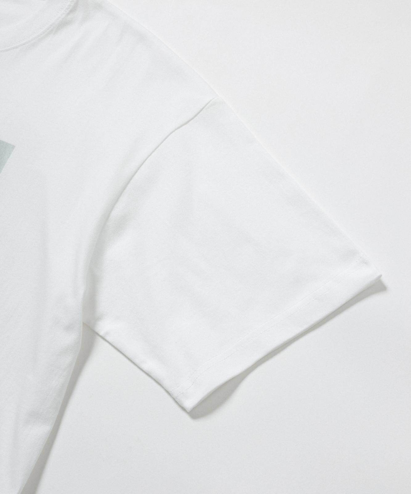 「ケイト・モス」の”モノトーン”フォトTシャツ、ビオトープ限定で｜写真4