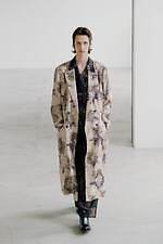 イレニサ 2026年春夏コレクション - 静謐さに立ち現れる力強い佇まい｜写真32