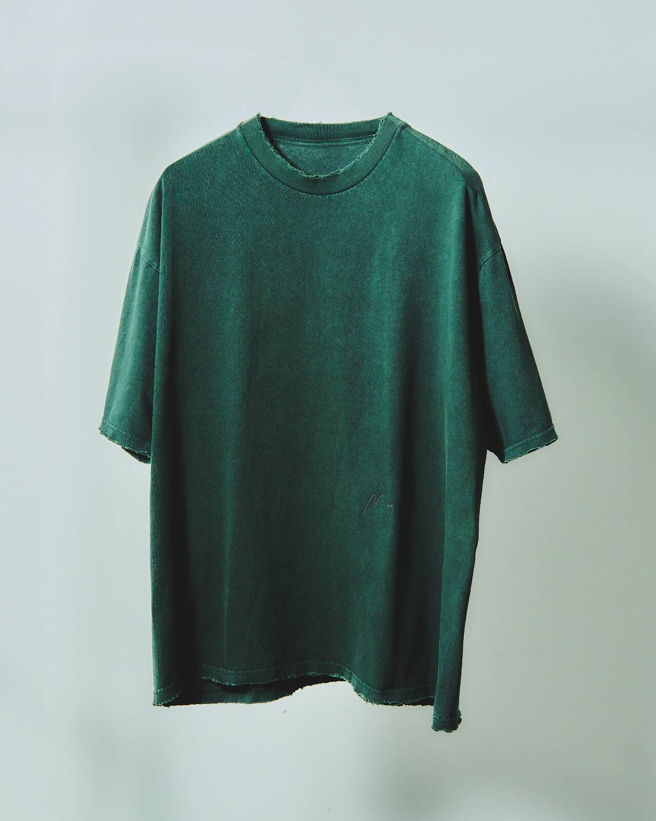 アンセルム×ウィズム“ヴィンテージ調”ワイドデニムショーツ＆色を重ねたTシャツ｜写真7