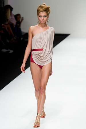 美しい色彩にあふれた、洗練されたエレガンス　イッサ ロンドン（ISSA LONDON）の2011年春夏コレクション｜写真15