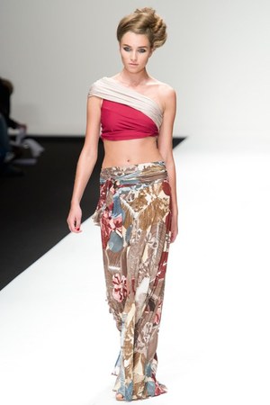 美しい色彩にあふれた、洗練されたエレガンス　イッサ ロンドン（ISSA LONDON）の2011年春夏コレクション｜写真17