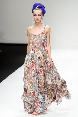 美しい色彩にあふれた、洗練されたエレガンス　イッサ ロンドン（ISSA LONDON）の2011年春夏コレクション｜写真18