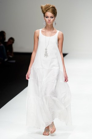 美しい色彩にあふれた、洗練されたエレガンス　イッサ ロンドン（ISSA LONDON）の2011年春夏コレクション｜写真19